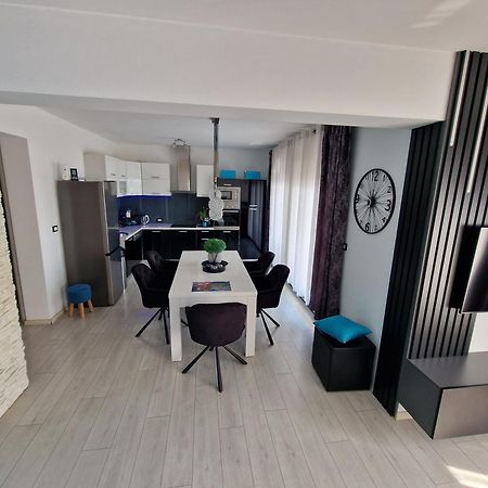 שיבניק Apartments Slavica מראה חיצוני תמונה