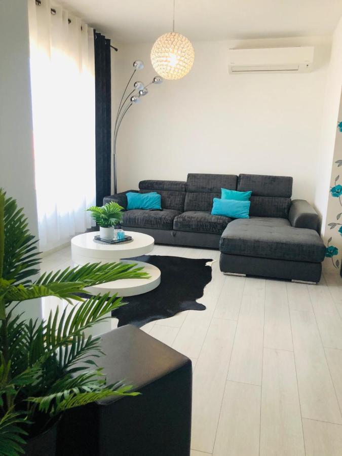 שיבניק Apartments Slavica מראה חיצוני תמונה