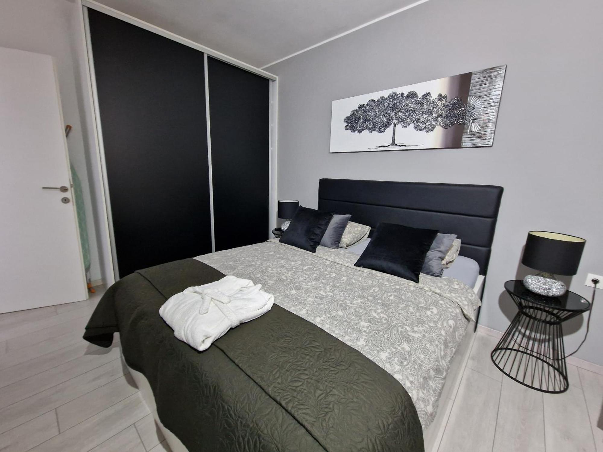 שיבניק Apartments Slavica מראה חיצוני תמונה