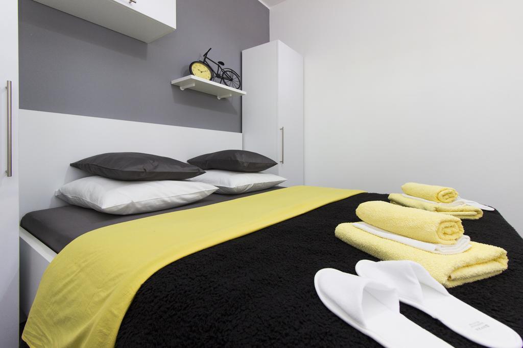 שיבניק Apartments Slavica מראה חיצוני תמונה