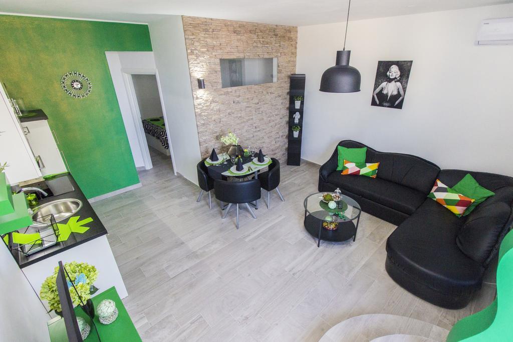 שיבניק Apartments Slavica מראה חיצוני תמונה