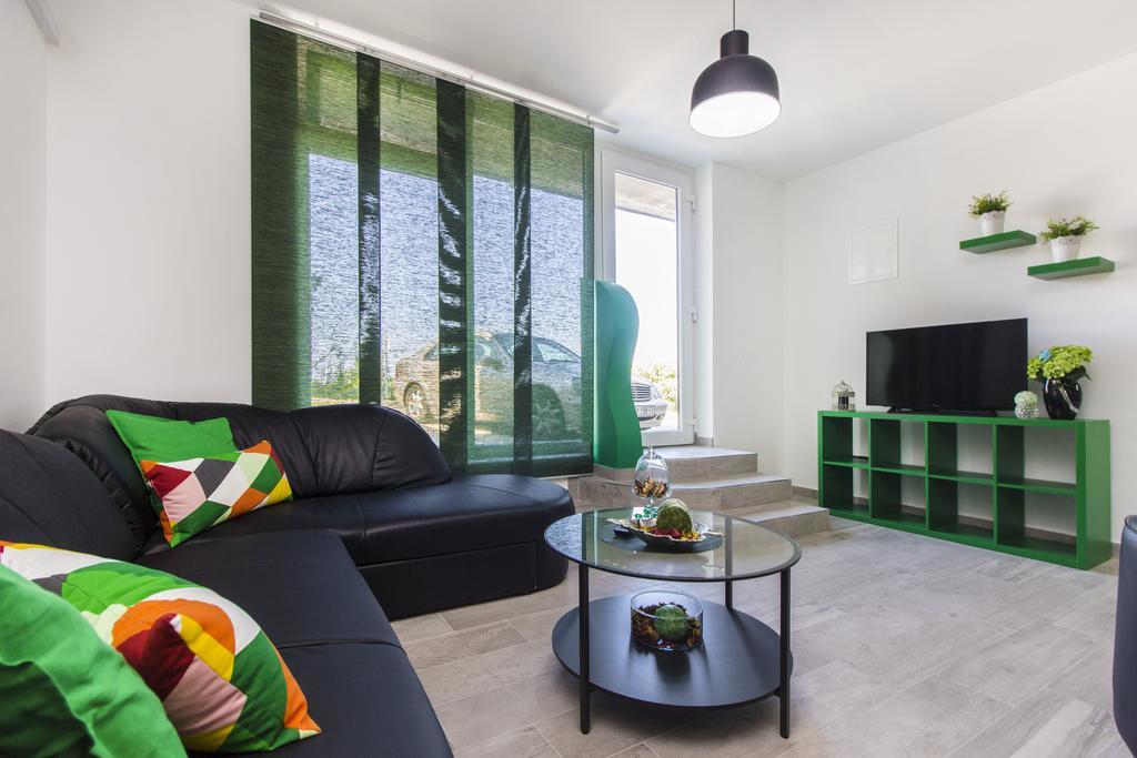 שיבניק Apartments Slavica מראה חיצוני תמונה