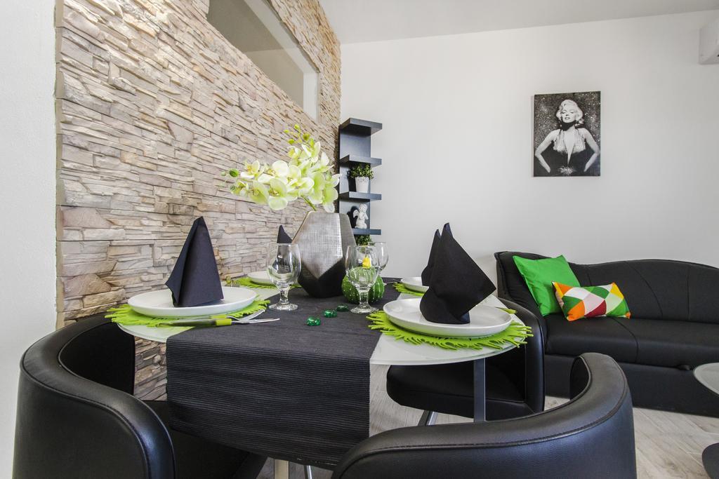 שיבניק Apartments Slavica מראה חיצוני תמונה