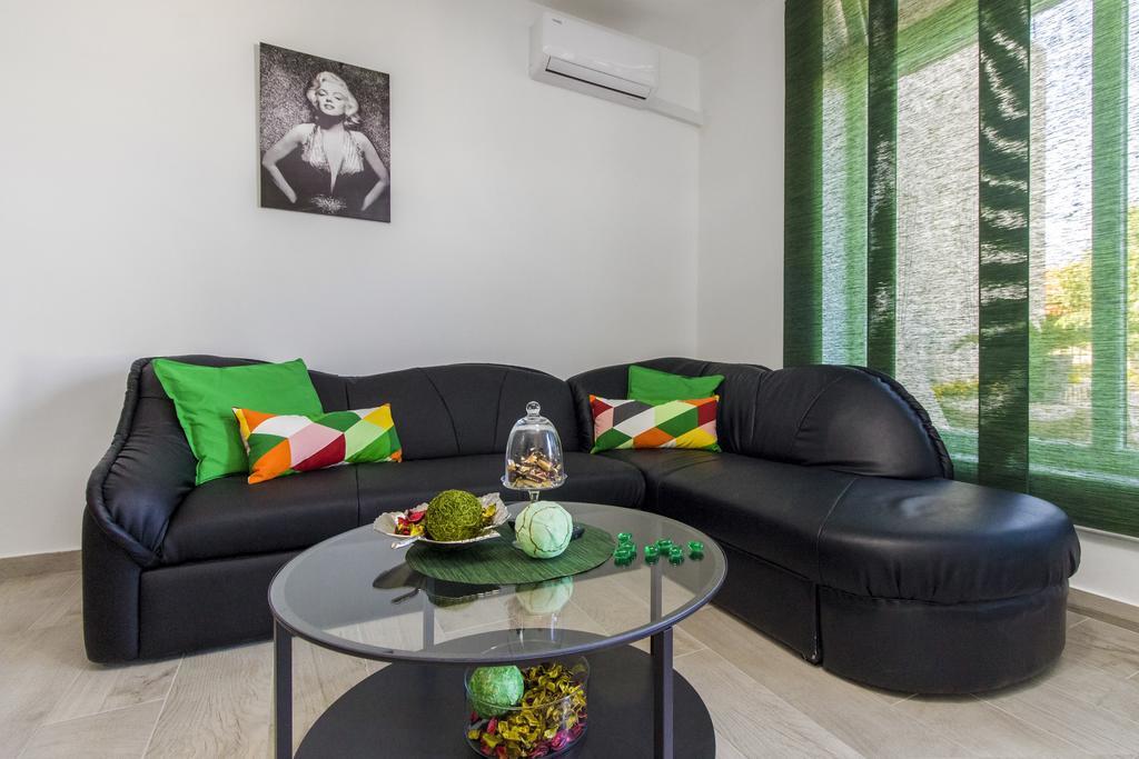 שיבניק Apartments Slavica מראה חיצוני תמונה