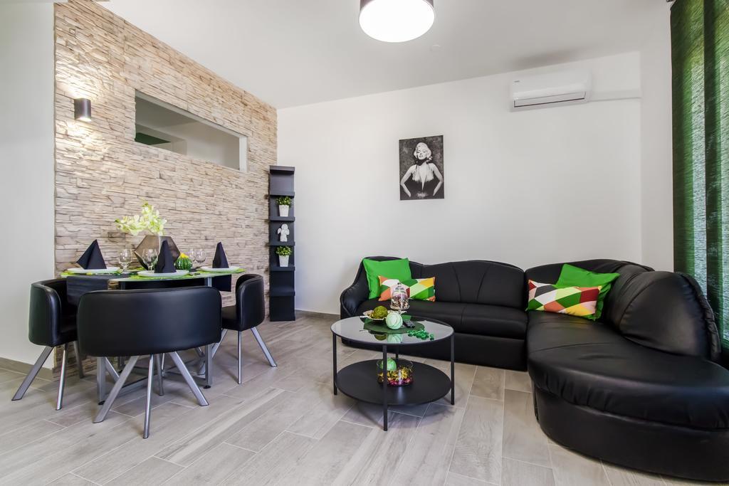 שיבניק Apartments Slavica מראה חיצוני תמונה