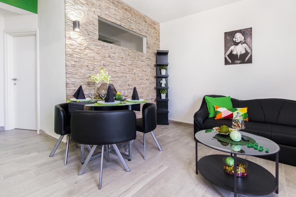 שיבניק Apartments Slavica מראה חיצוני תמונה