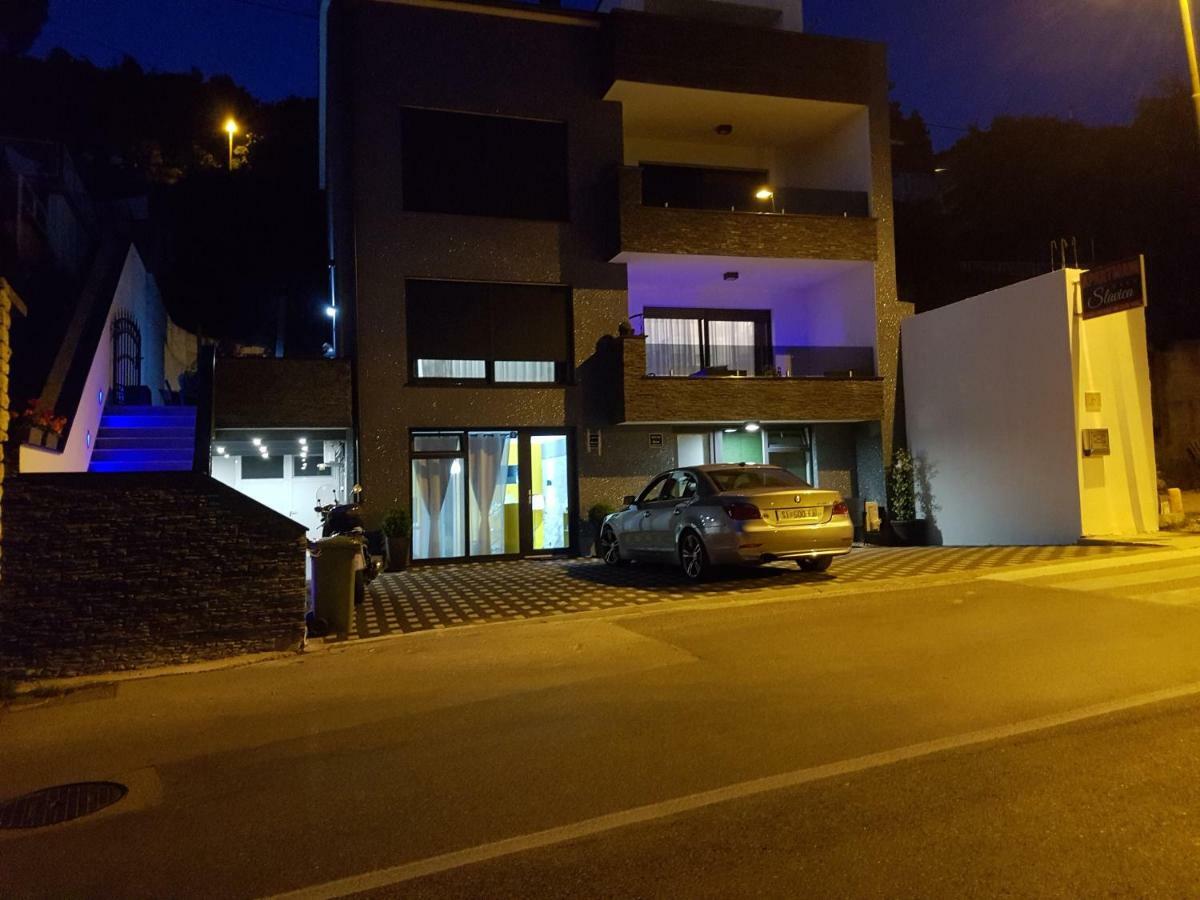 שיבניק Apartments Slavica מראה חיצוני תמונה