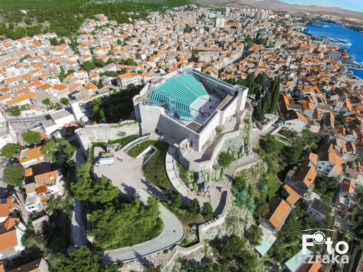 שיבניק Apartments Slavica מראה חיצוני תמונה