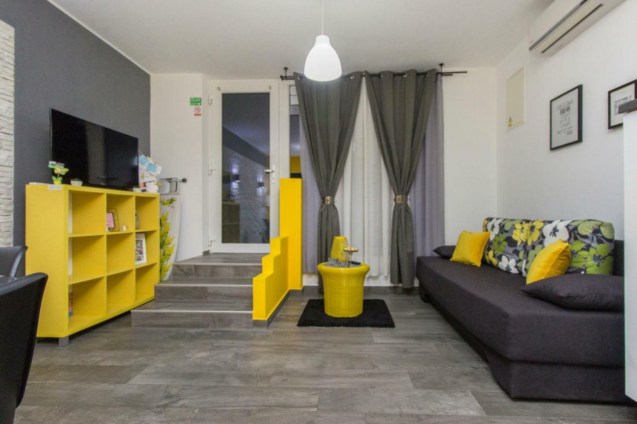 שיבניק Apartments Slavica מראה חיצוני תמונה