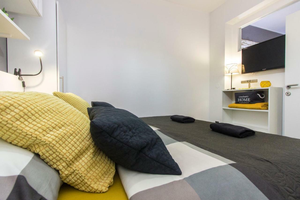 שיבניק Apartments Slavica מראה חיצוני תמונה