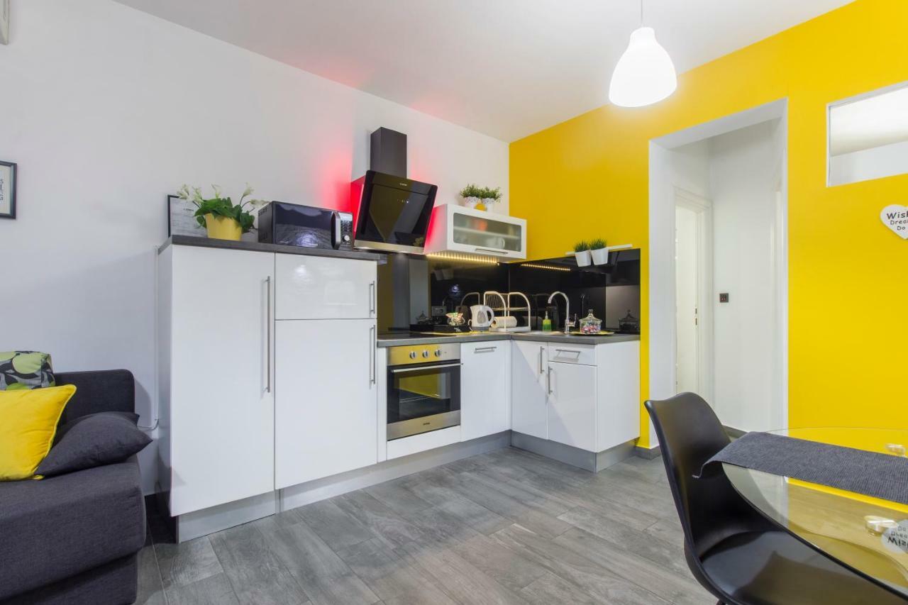 שיבניק Apartments Slavica מראה חיצוני תמונה